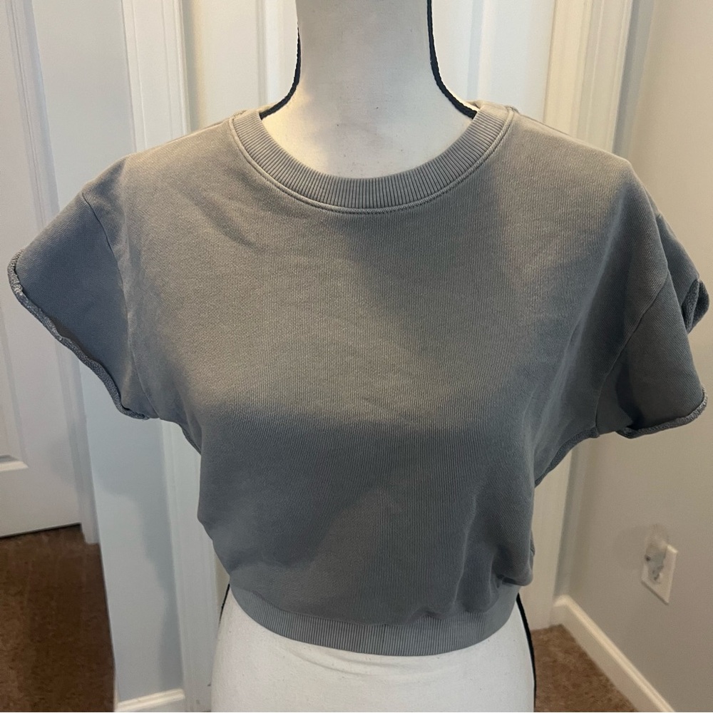 Gray Women's Top. NWOT Maaji medium.